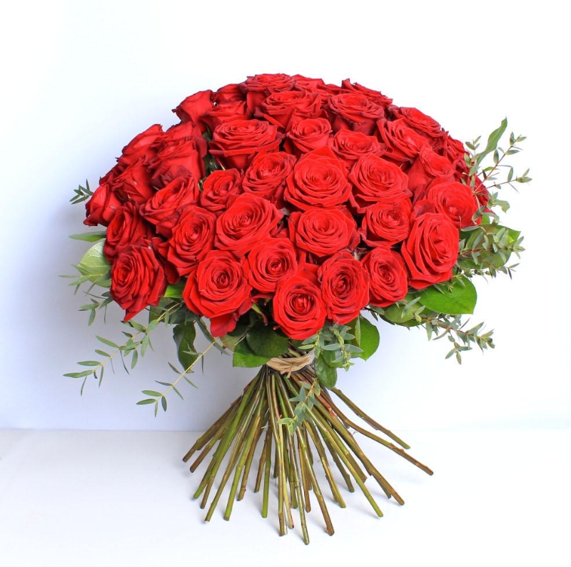 Luxury 50 Red Roses – buy online or call 023 8044 0011